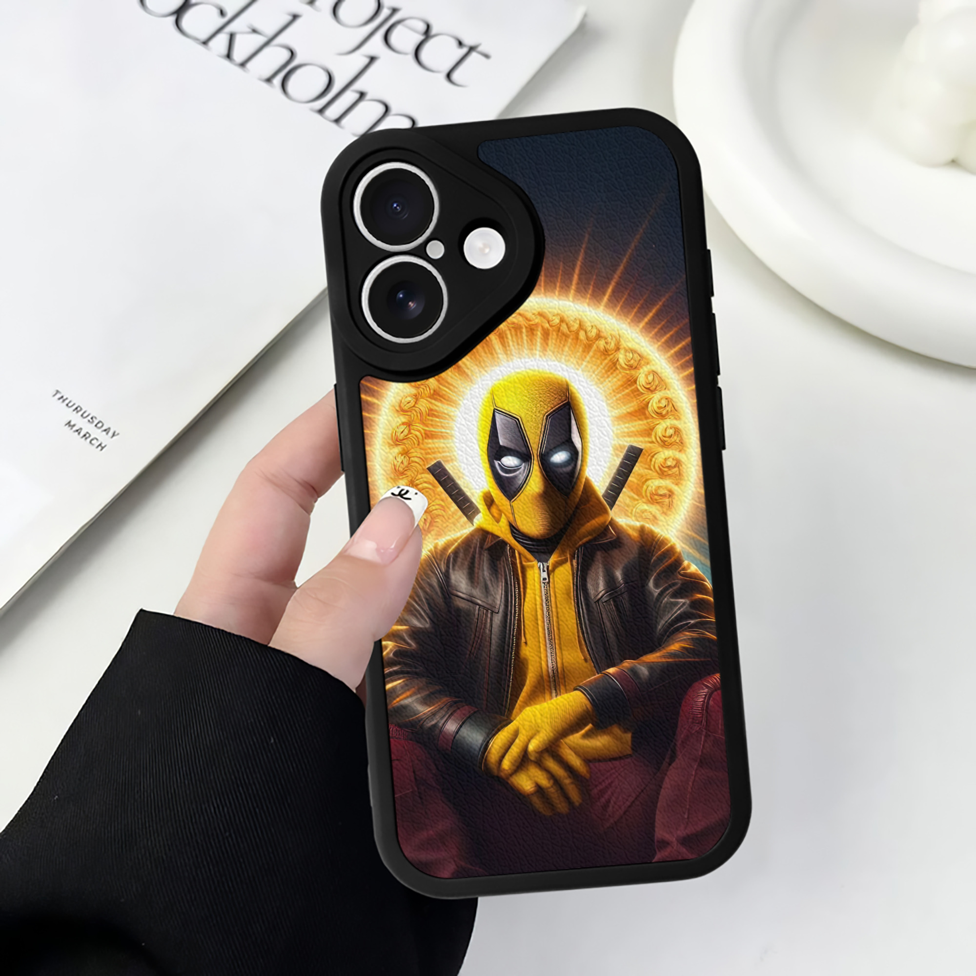 （画像用） Deadpool デッドプール 【iPhone 16シリーズ対応】シリコンスマホケース（レザー調） 材質：シリコン